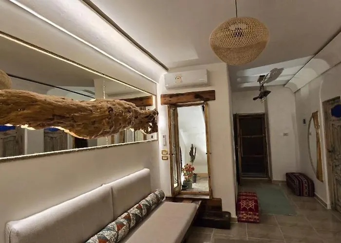 Farades House, Cozy & Authentic House In *