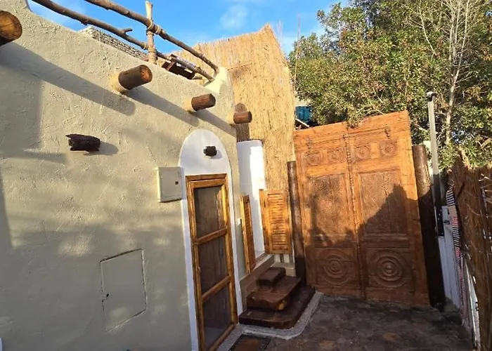 Farades House, Cozy & Authentic House In *