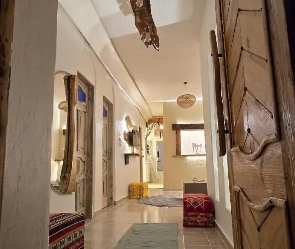 Farades House, Cozy & Authentic House In *